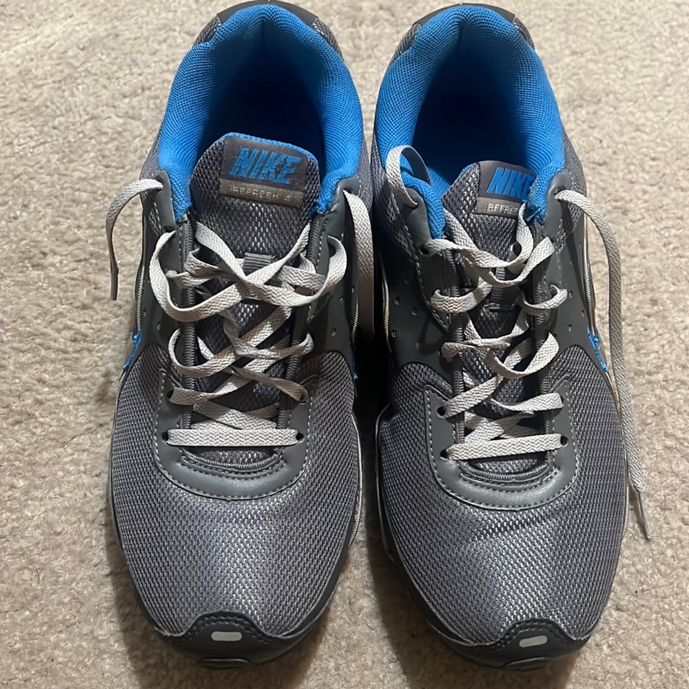 Nike Refresh 4 running shoes